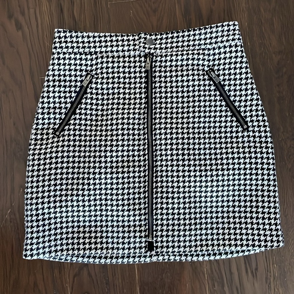 Hollister High-rise Skirt Small Black White
Houndstooth Full Zip NWT